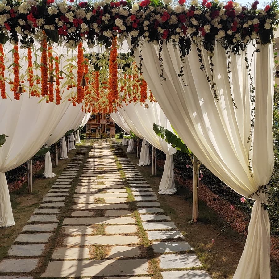 Ivory Drape & Marigold Aisle
